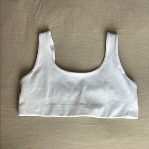 ✨ NIKE WHITE SCOOP SPORTS BRA SZ M